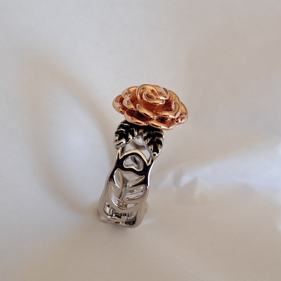 925 Silver/Rose Gold Floral Ring - Picture 5 of 7